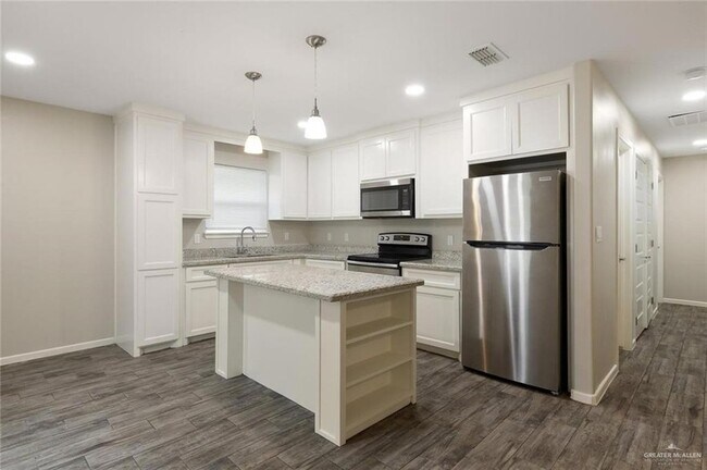 Building Photo - 2021 Stardust Ln