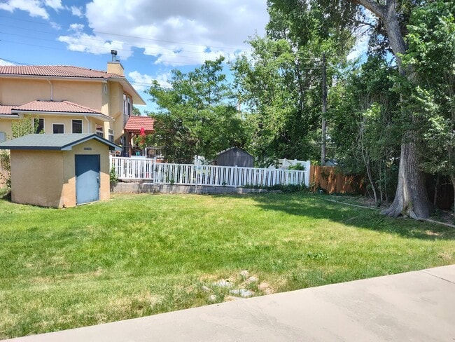 Building Photo - ALL PROSPECTIVE TENANTS MUST SUBMIT A $58 NON-REFUNDABLE APPLICATION FEE PER APPLICANT ONLINE AND...