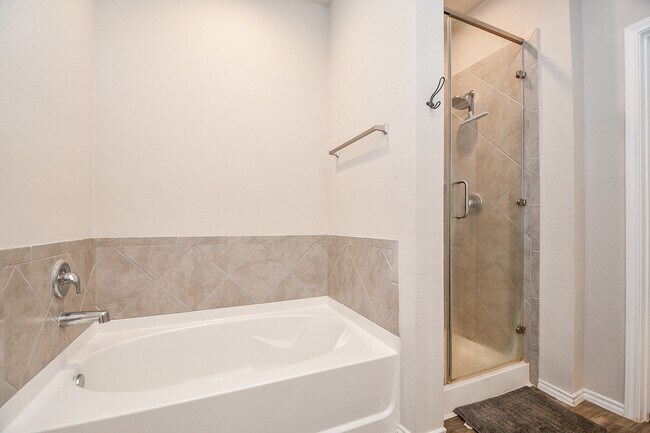 Building Photo - 16868 Pink Wintergreen Dr