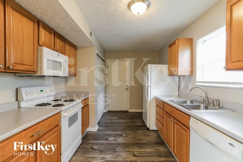 Building Photo - 2015 Prominence Dr