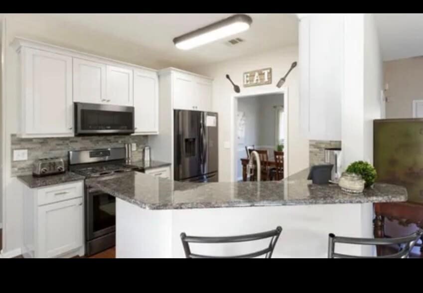 Building Photo - 5706 Amberside Ln