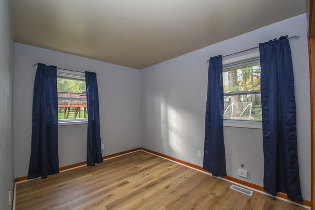 Building Photo - 1107 Hilltop Blvd