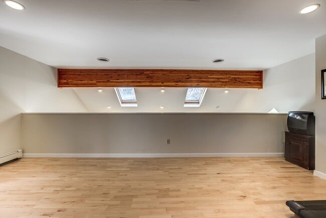 Building Photo - 11 Beethoven Ave