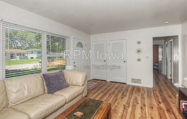 Building Photo - 2116 Ferndale Ave