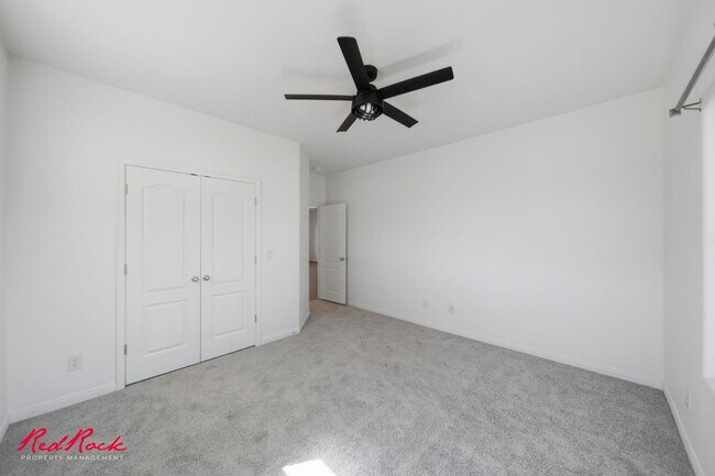 Building Photo - 3304 W Palomar