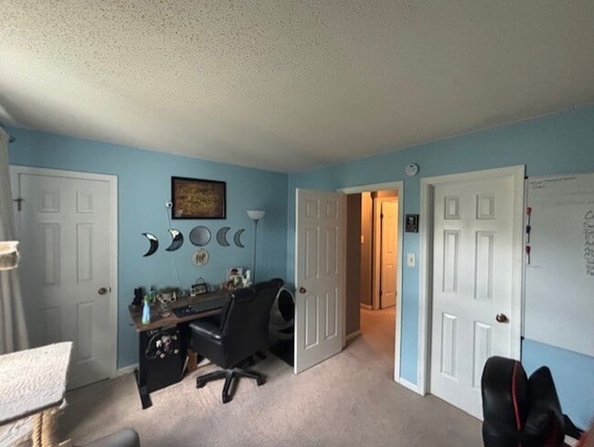 Building Photo - Woodbrier
