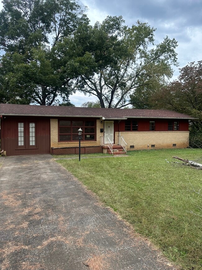 Building Photo - 303 Kansas Ave