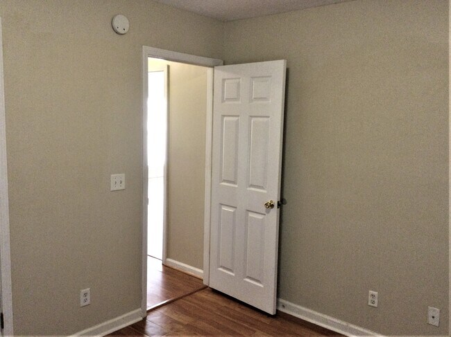 Building Photo - 509 Dresler Rd