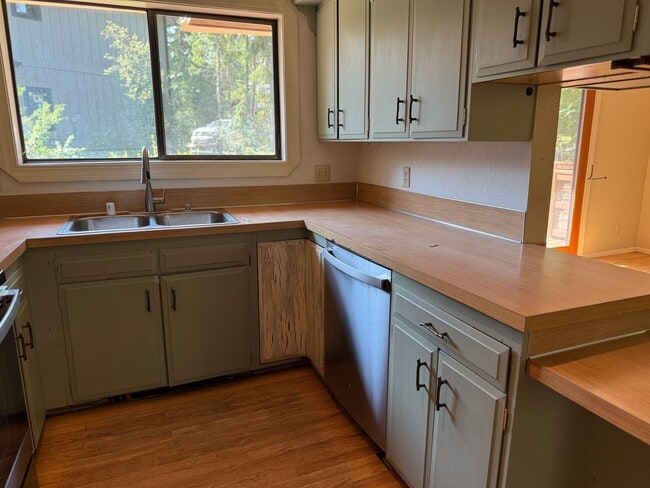 Building Photo - Charming Whitefish Home