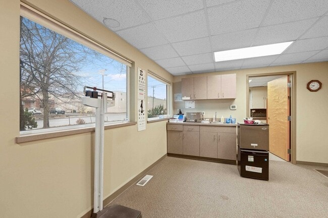 Building Photo - 107 E Holland Ave