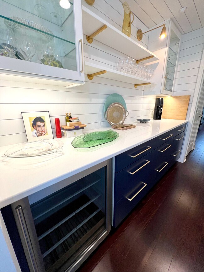 Building Photo - 124 Walnut St