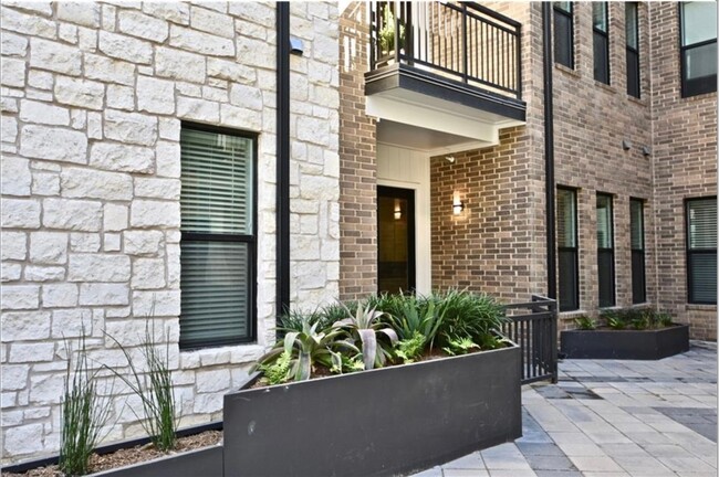 Building Photo - 4415 Jackson Ave
