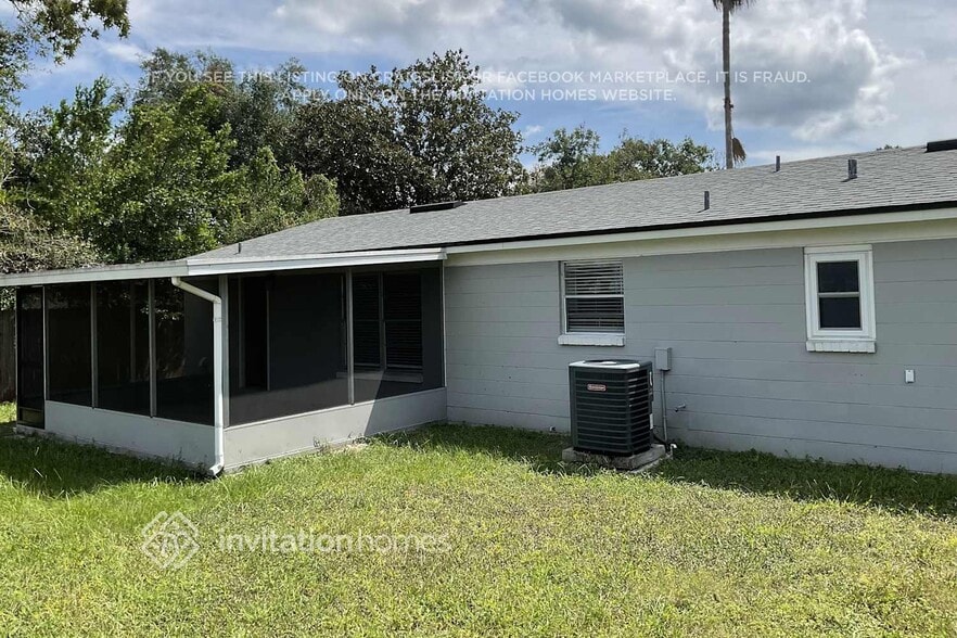 Building Photo - 8127 Kenwood Dr N
