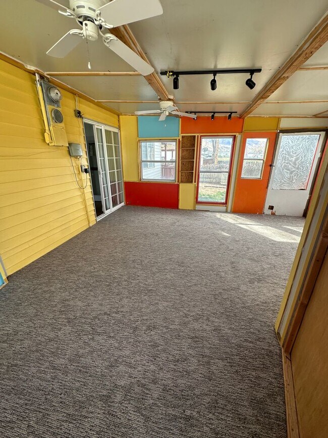 Building Photo - 646 S Coleman St