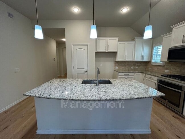 Building Photo - 952 Pinnacle Ridge Rd