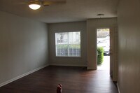 Building Photo - Updated Apartment in Plantation Point