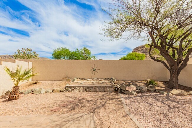 Building Photo - Ahwatukee Foothills Home in Prime Location!