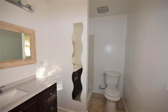 Building Photo - 7402 Sterlingshire St