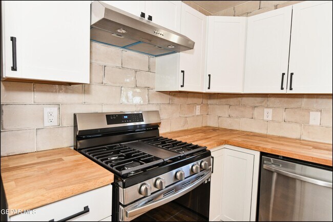 Building Photo - 3413 Tea Rose Pl