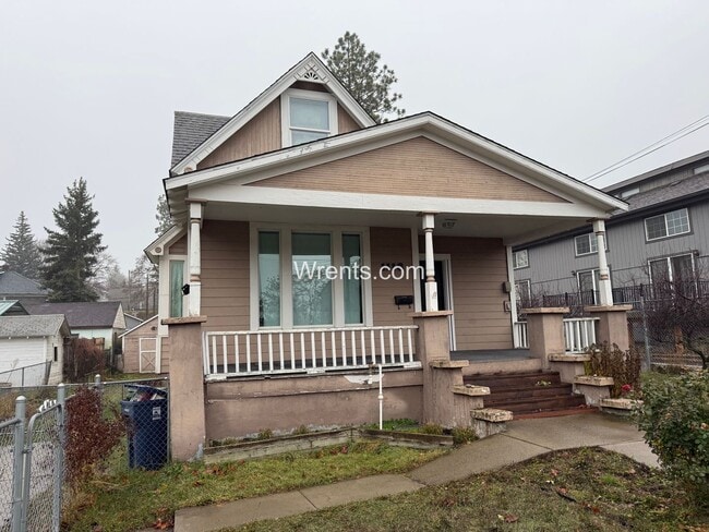 Building Photo - Half Off First Month's Rent Move in Special!! Perry District - 3 Bed/1 Bath Home