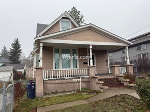 Building Photo - Full of Historic Charm & Character - Perry District  3 Bed/1 Bath Home