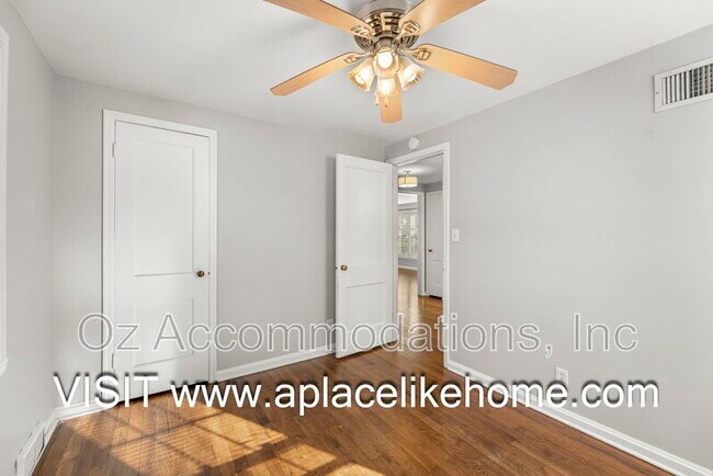 Building Photo - 7404 Village Dr