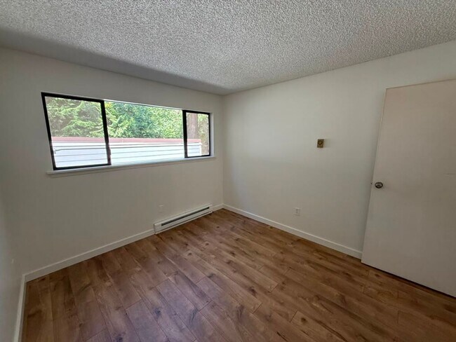 Building Photo - 3 Bed 2 Bath Condo & Pool Access!