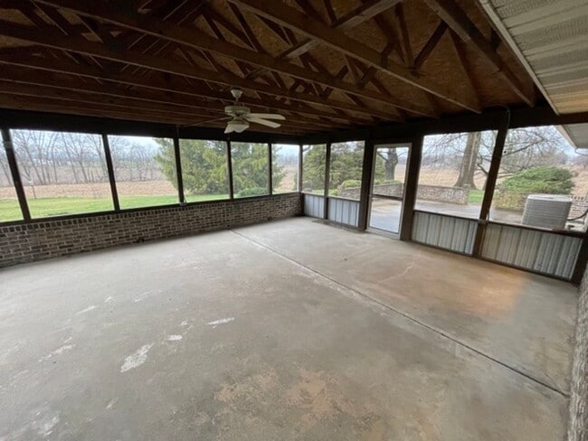 Building Photo - 735 E King St