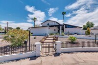 Building Photo - 1401 W Ocotillo Rd
