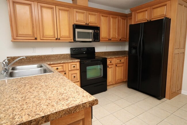 Building Photo - 3658 Linden Cir