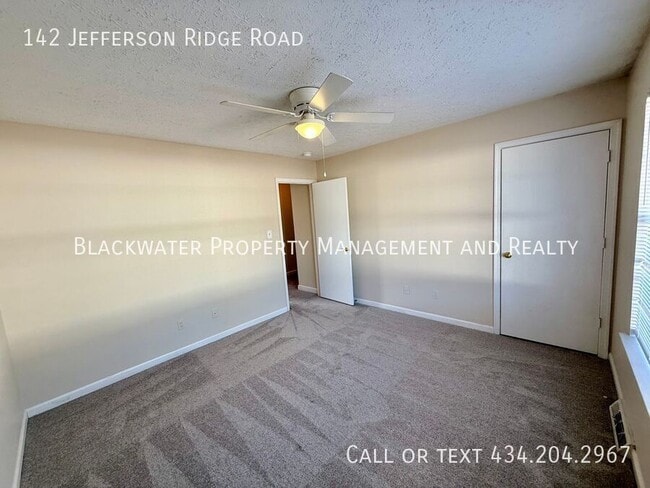 Building Photo - 142 Jefferson Ridge Rd