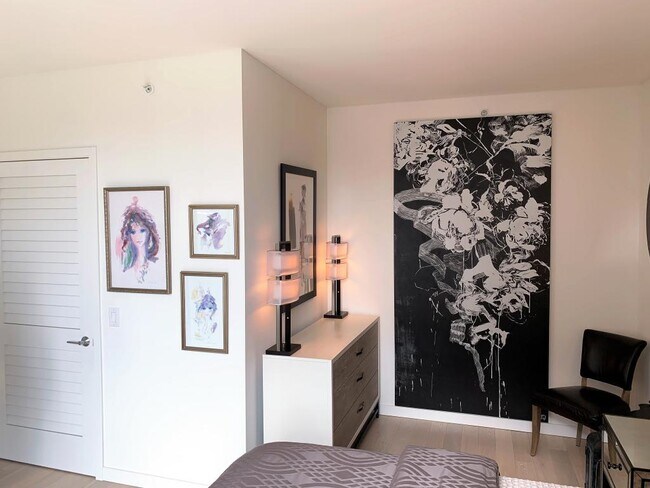 Building Photo - 590 1st Ave S