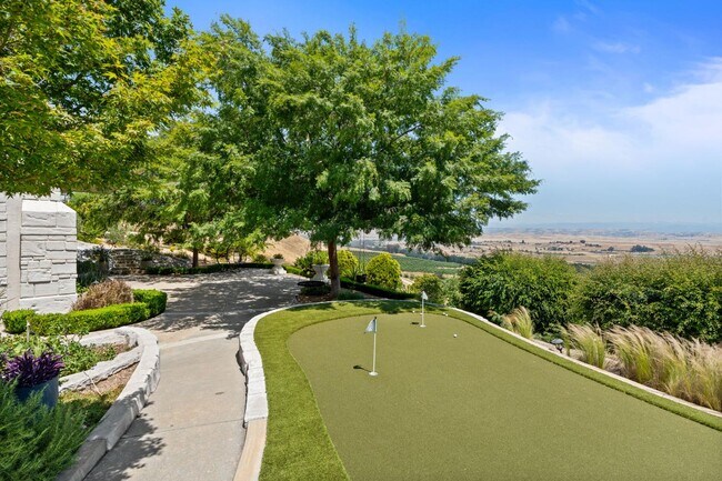 Building Photo - 14215 Killarney Dr