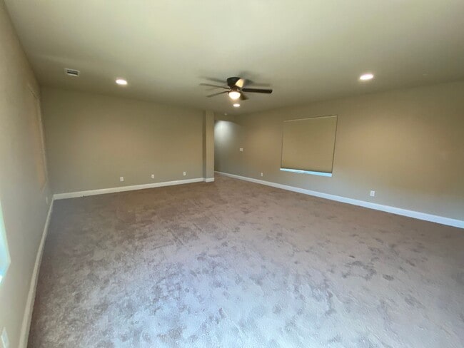Building Photo - Beautiful 2 story Home in gated community ...