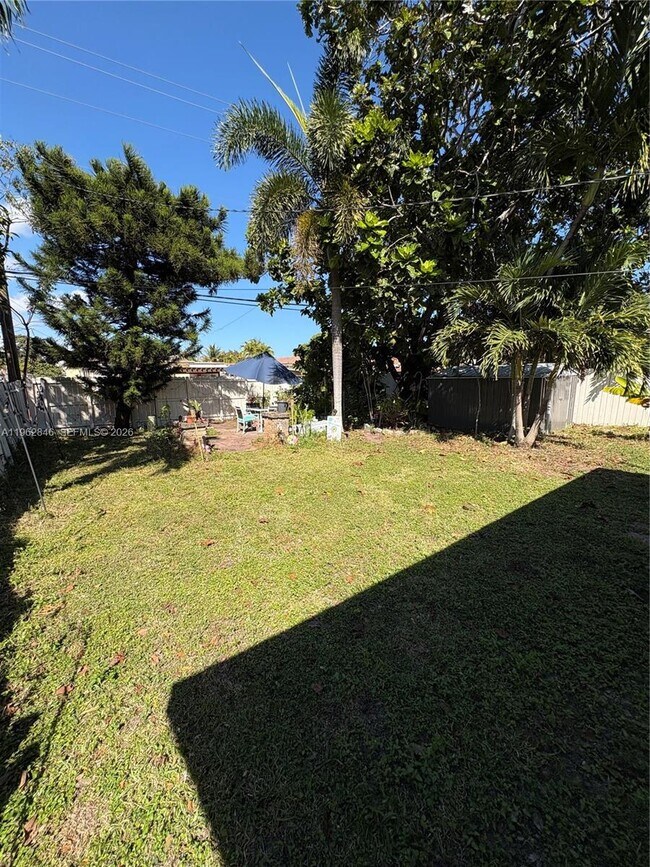 Building Photo - 1655 NE 175th St