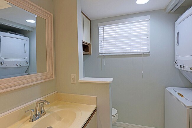 Building Photo - AVAILABLE NOW