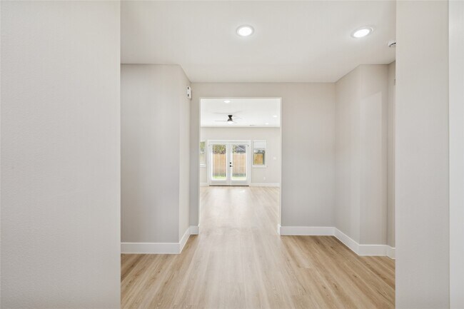 Building Photo - 2602 Martinas Ct