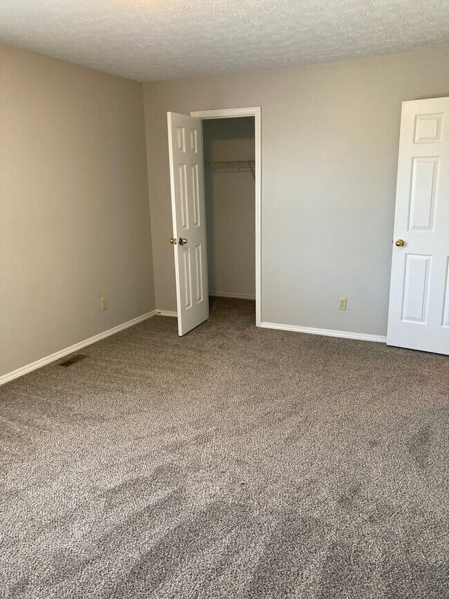 Building Photo - 3 Bedroom, 1.5 bath Home