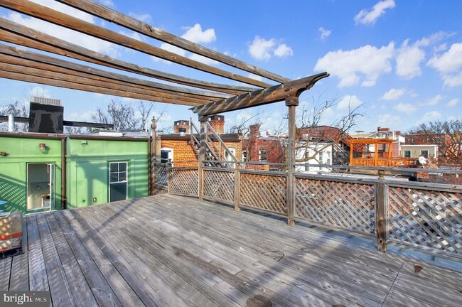 Building Photo - 1756 Park Rd NW