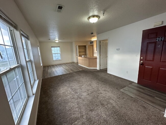 Building Photo - 112 Davis Ave