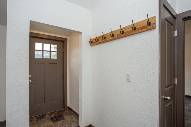 Building Photo - 3 Bedroom, 2 Bath Home in French Creek