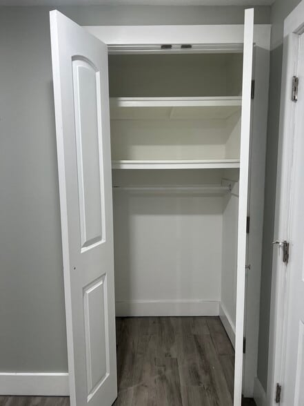 Building Photo - 372 Walnut St