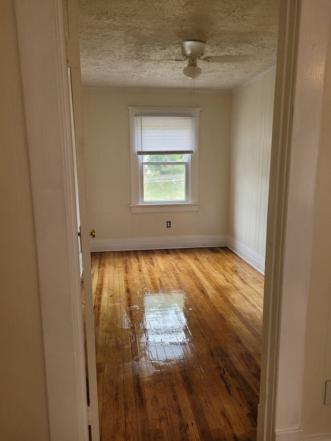 Building Photo - Beautiful Renovated Single Family Home!