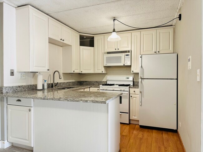 Building Photo - 5S070 Pebblewood Ln