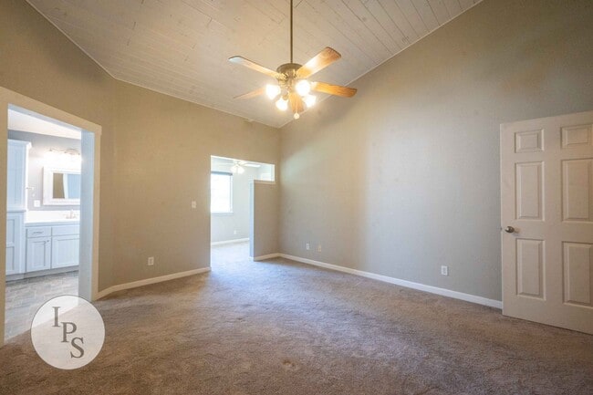 Building Photo - North Fresno Home, 3BR/2BA, Built 1991 – w...