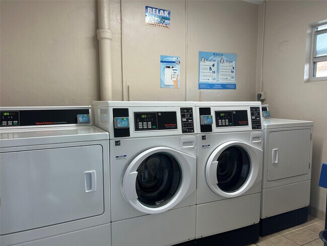 Building Photo - 5208 NE 24th Terrace