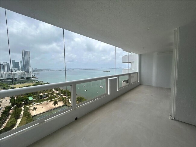 Building Photo - 1717 N Bayshore Dr