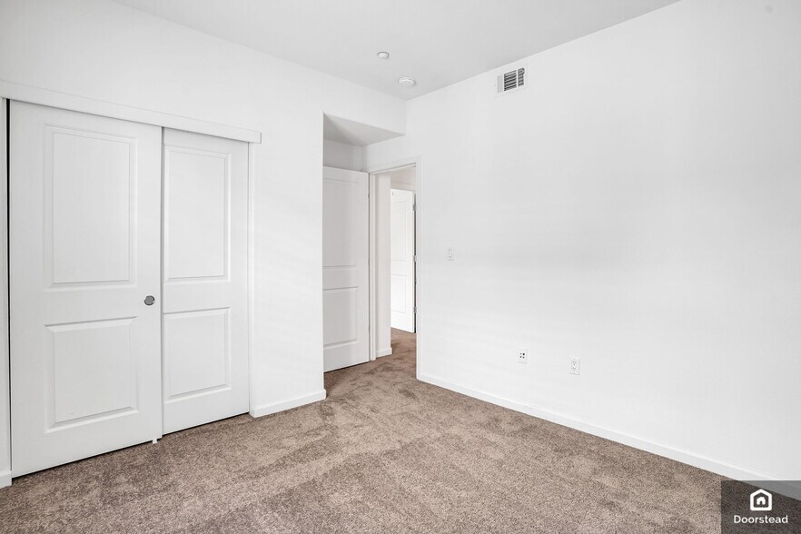 Building Photo - 1604 Northshore Dr