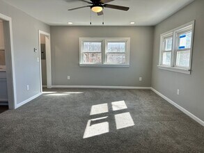 Building Photo - Newly Remodeled!