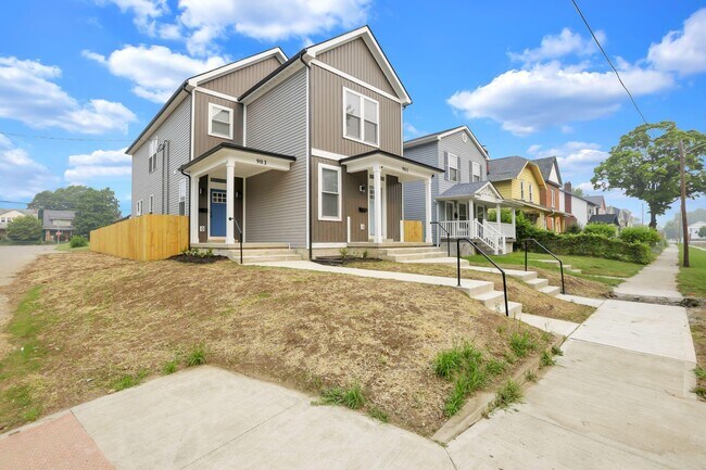 Building Photo - 901 Miller Ave